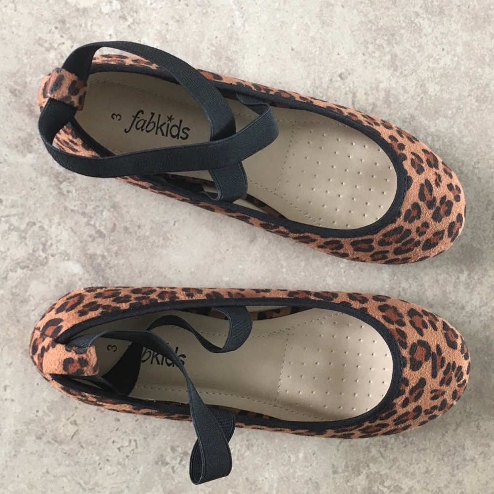 Fabkids sz 3 NWOT cheetah dress flats